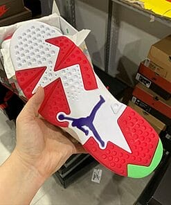 Alternative view of Air Jordan 6 Hare