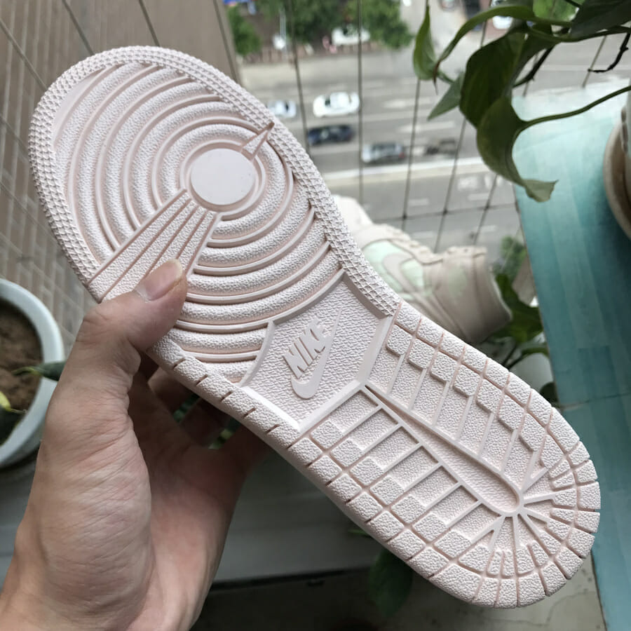 swoosh air jordan 1
